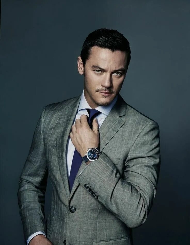 Luke evans. Люк Эванс. Люк Эванс Luke Evans. Люк Эванс фото. Люк Эванс молодой.