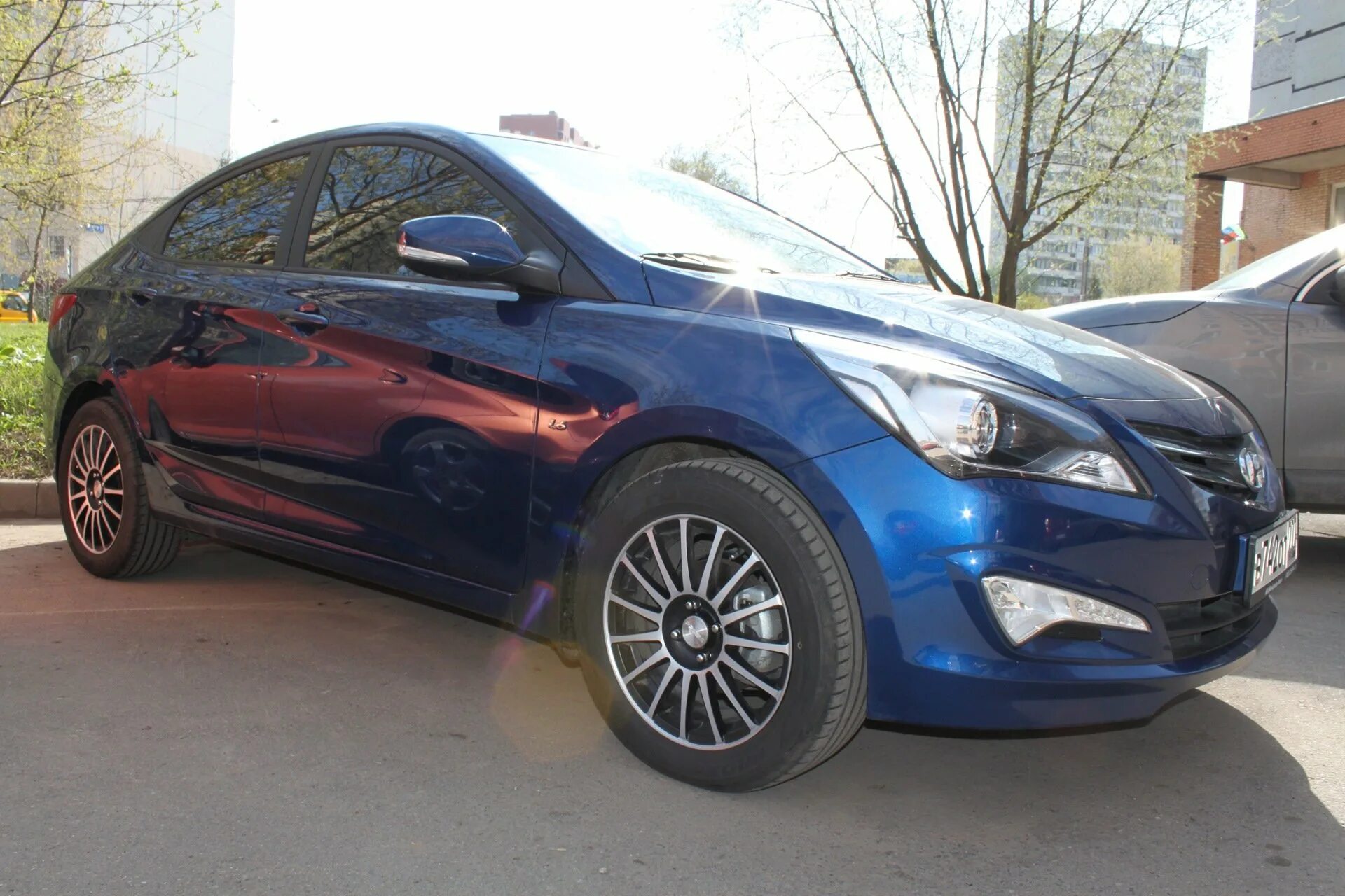 Лучшие диски на солярис. Hyundai solaris на литье. хендай солярис 2015 на литье. солярис 2015 на литье. солярис 1 на дисках.