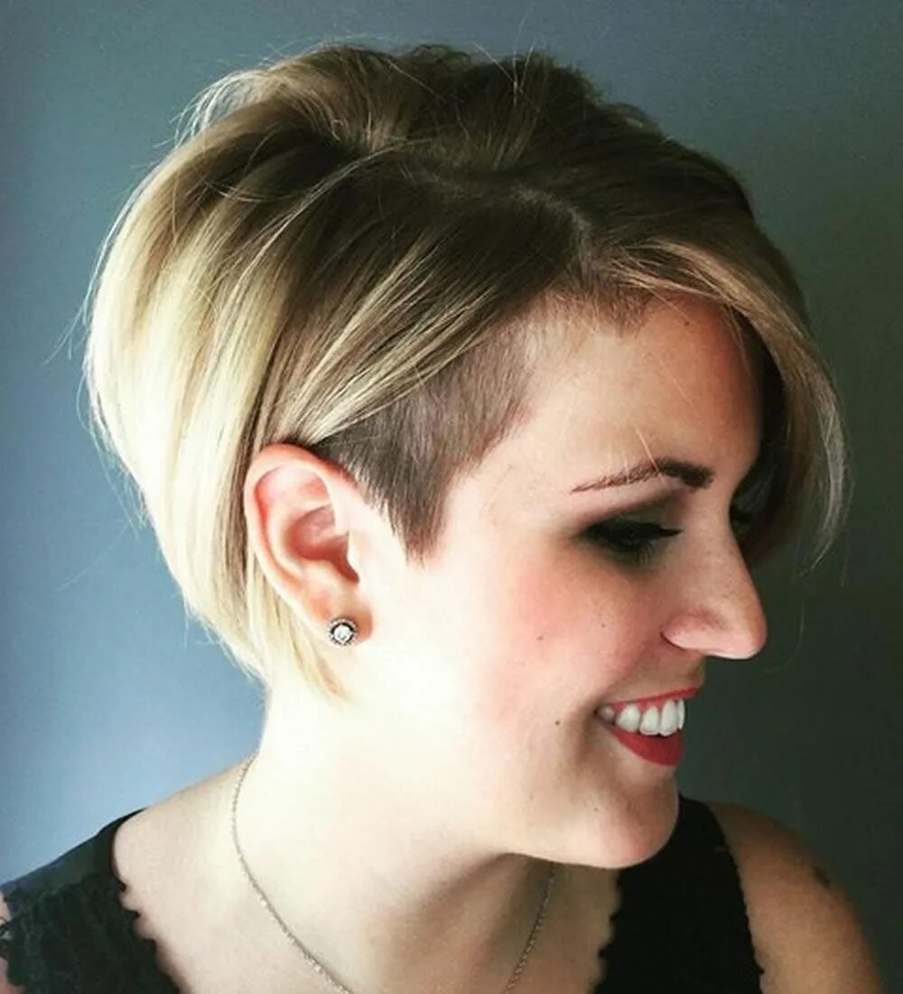 выбритый висок на короткие волосы стрижка женская. пикси андеркат 2023. выбритый висок на короткие волосы стрижка женская. пикси андеркат каре. пикси боб асимметрия 2020.