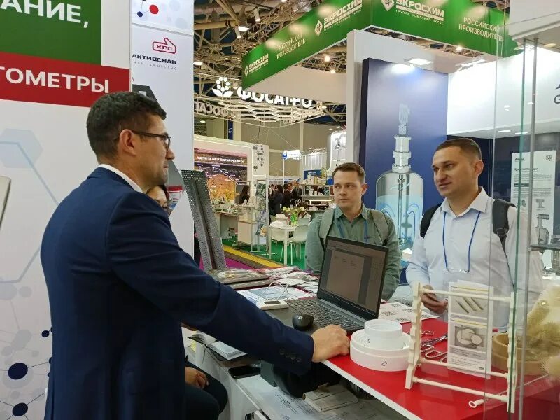 Пархоменко 156/1 уфа. Инкомнефть ноябрьск. Химреактивснаб логотип. Этикетка химреактивснаб. Химреактивснаб.