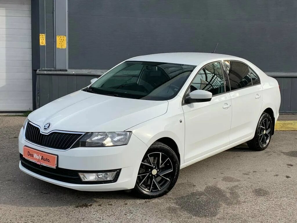 Купить шкоду рапид 2017 года. Шкода Рапид 2017. Skoda Rapid 2017. Шкода Рапид 2017 белая. Skoda Rapid 2017 белый.