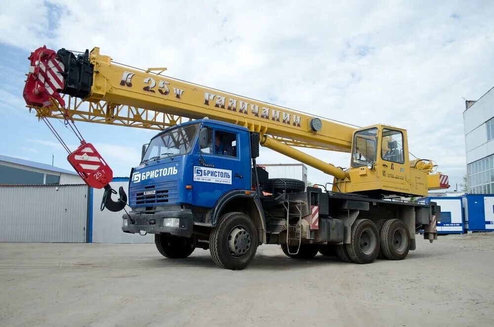 Автокраны краснодарский край. Автокран вездеход задние фонари. Автокраны краснодарский край. Автокраны урал кс 45721. Автокран ивановец 25 тонн.