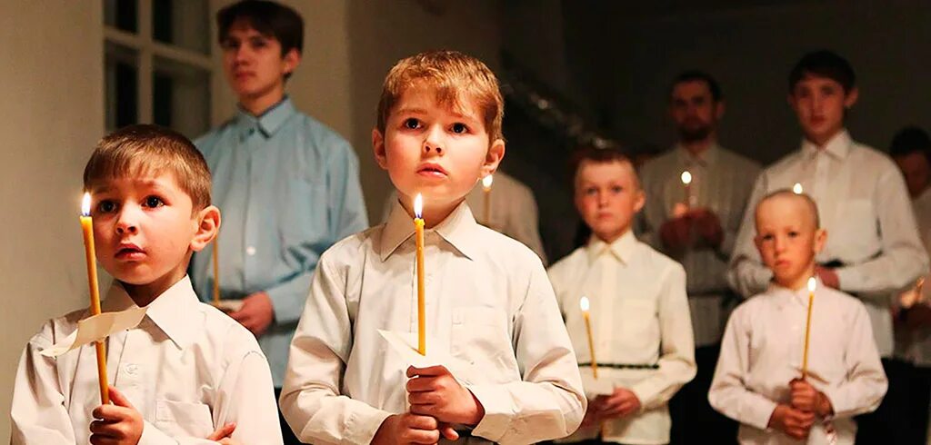 Воспитана на традициях. Дети в церкви. Религиозное воспитание. Воспитание детей в православии. Христианское воспитание детей.