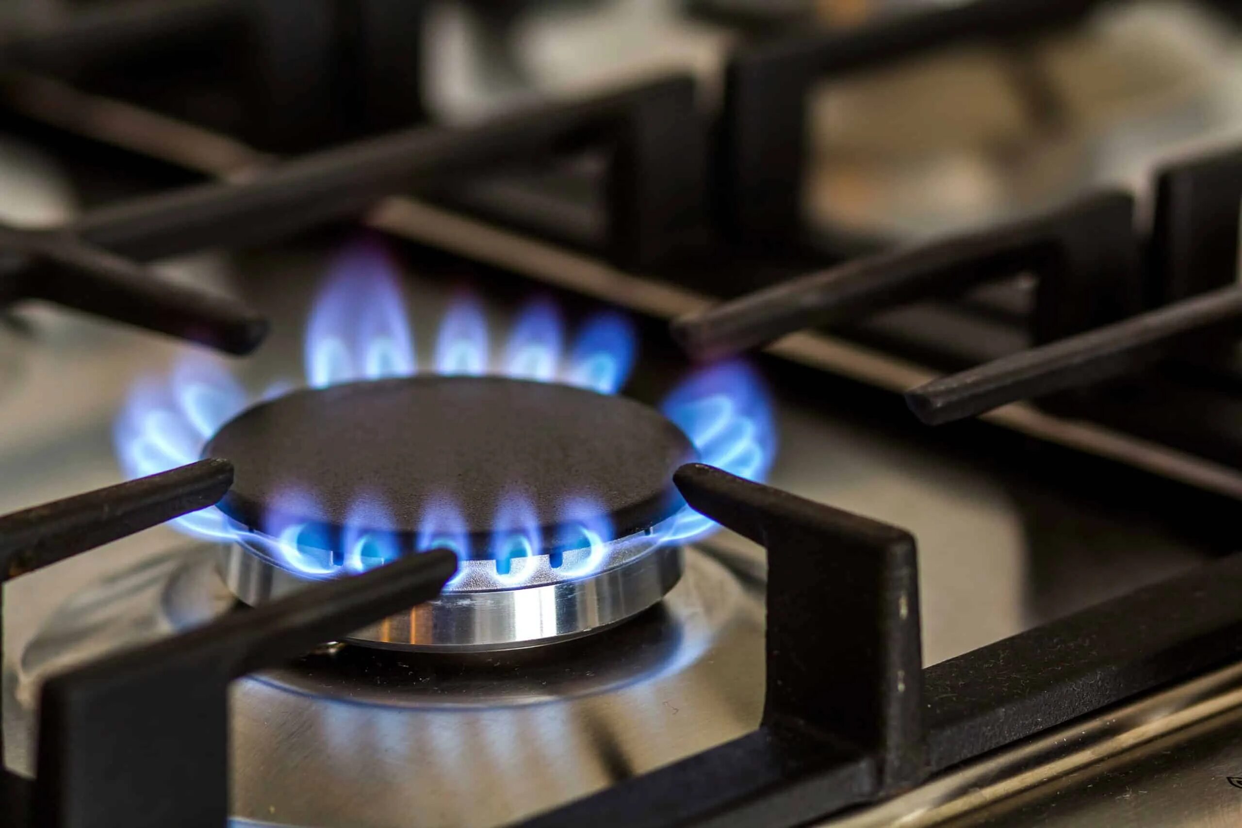 Газ который в плите. Конфорка для газовой плиты. Газ плита. Газовая плита в доме. Старая газовая плита.
