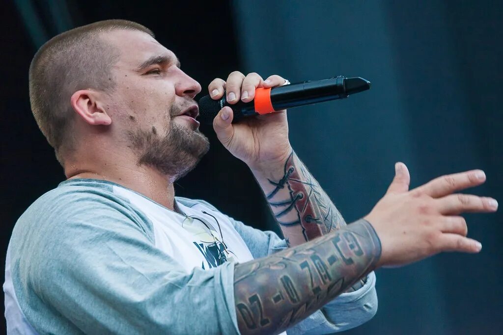 Псевдонимы васи вакуленко. Василий михайлович вакуленко. Баста вася вакуленко. Дворецкая и баста. Василий михайлович баста.