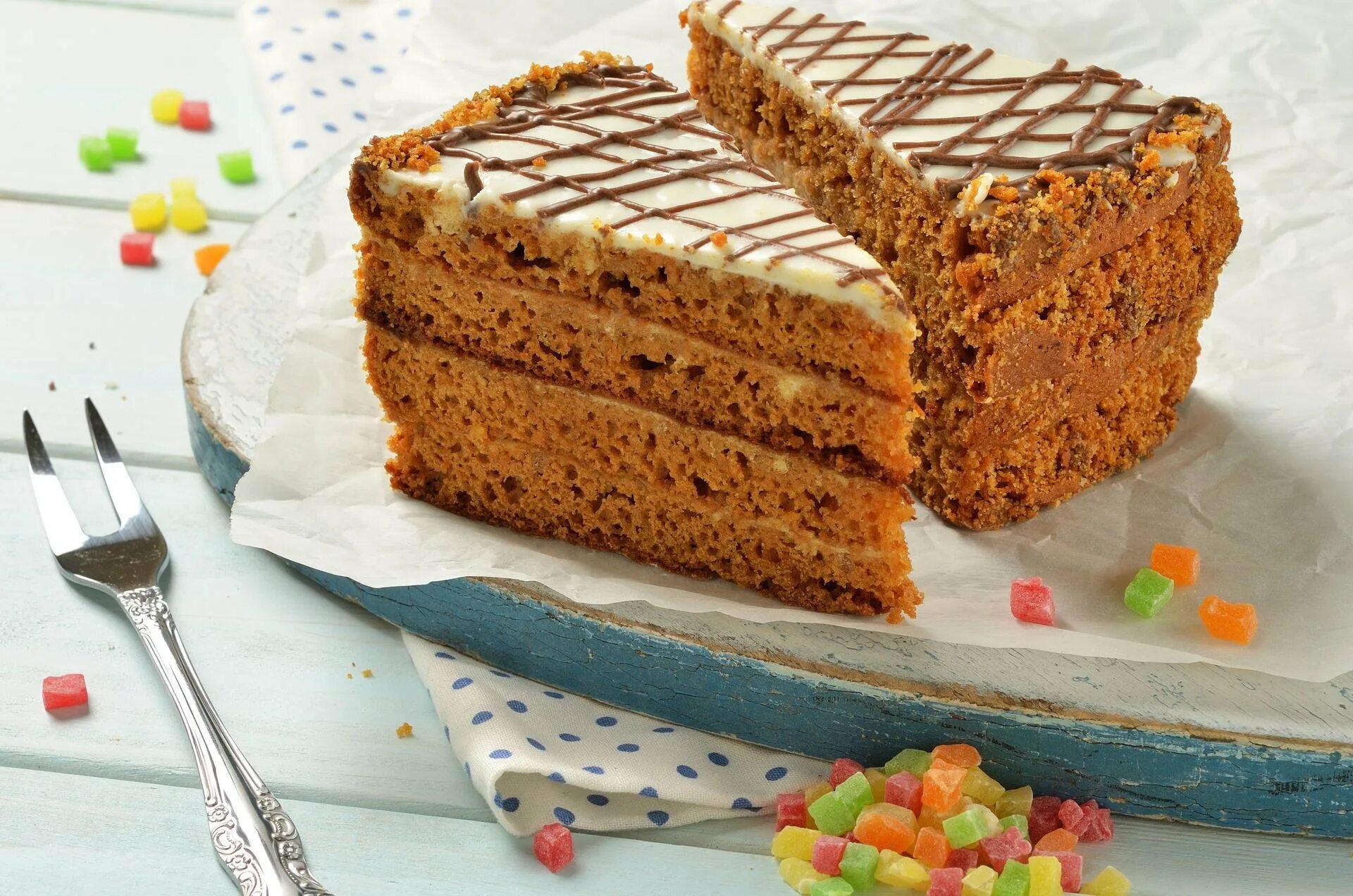 Медово карамельный бисквит. Медовик нежнейший медовый бисквит. Медовый бисквитный торт. Вкус детства торт медовый. Медовик бисквит.