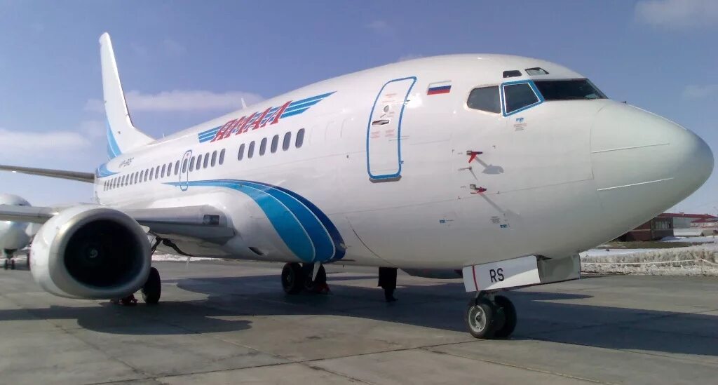 Самолеты в барнауле купить. Боинг 737 500 Ямал. Боинг 737-400 Ямал. Boeing 737 Ямал. Боинг 737 400 авиакомпания Ямал.