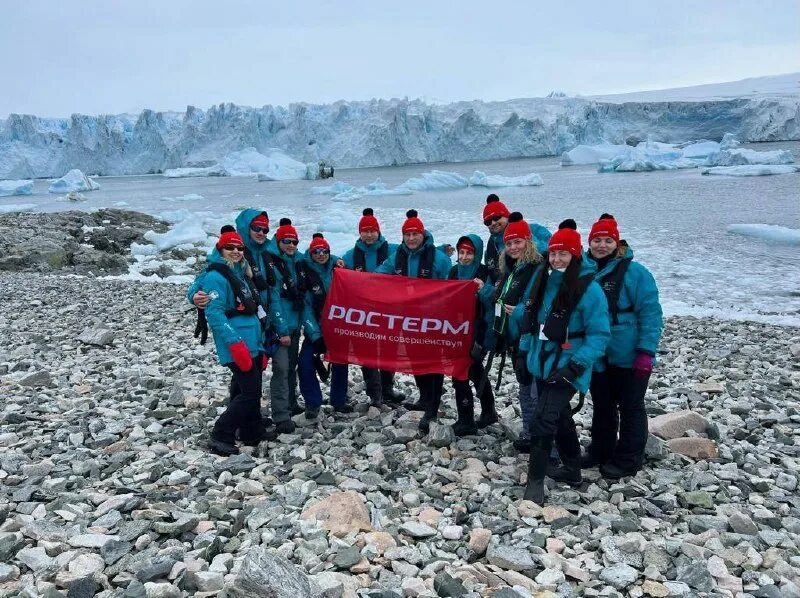 Вакансии антарктида. Полярники в антарктиде. Работа в антарктиде вакансии 2023 для мужчин. Памир одежда. Лодка зодиак в антарктиде.