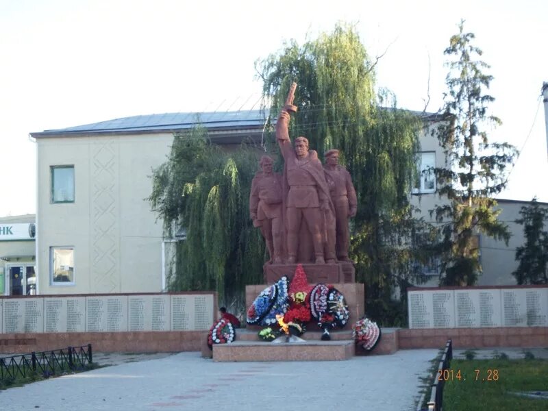 Р.П Романовка Романовского района Саратовской области. Памятники р.п. Романовка Саратовская. РП Романовка Саратовская область достопримечательности. Достопримечательности Романовки Саратовской области. В романовке саратовская область на неделю