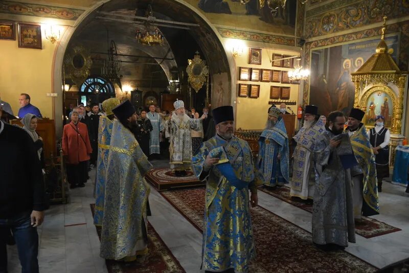 Церковь архангела михаила заветы ильича. Настоятель храма архангела михаила. Настоятель храма архангела михаила в сочи. Храм архангела михаила с михайловка саратовская область. Храм архангела михаила в твери.