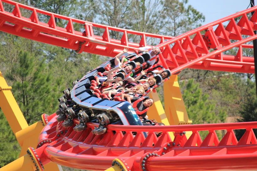 Intimidator 305 американская горка. Парк развлечений Carowinds. Roller Coaster аттракцион.