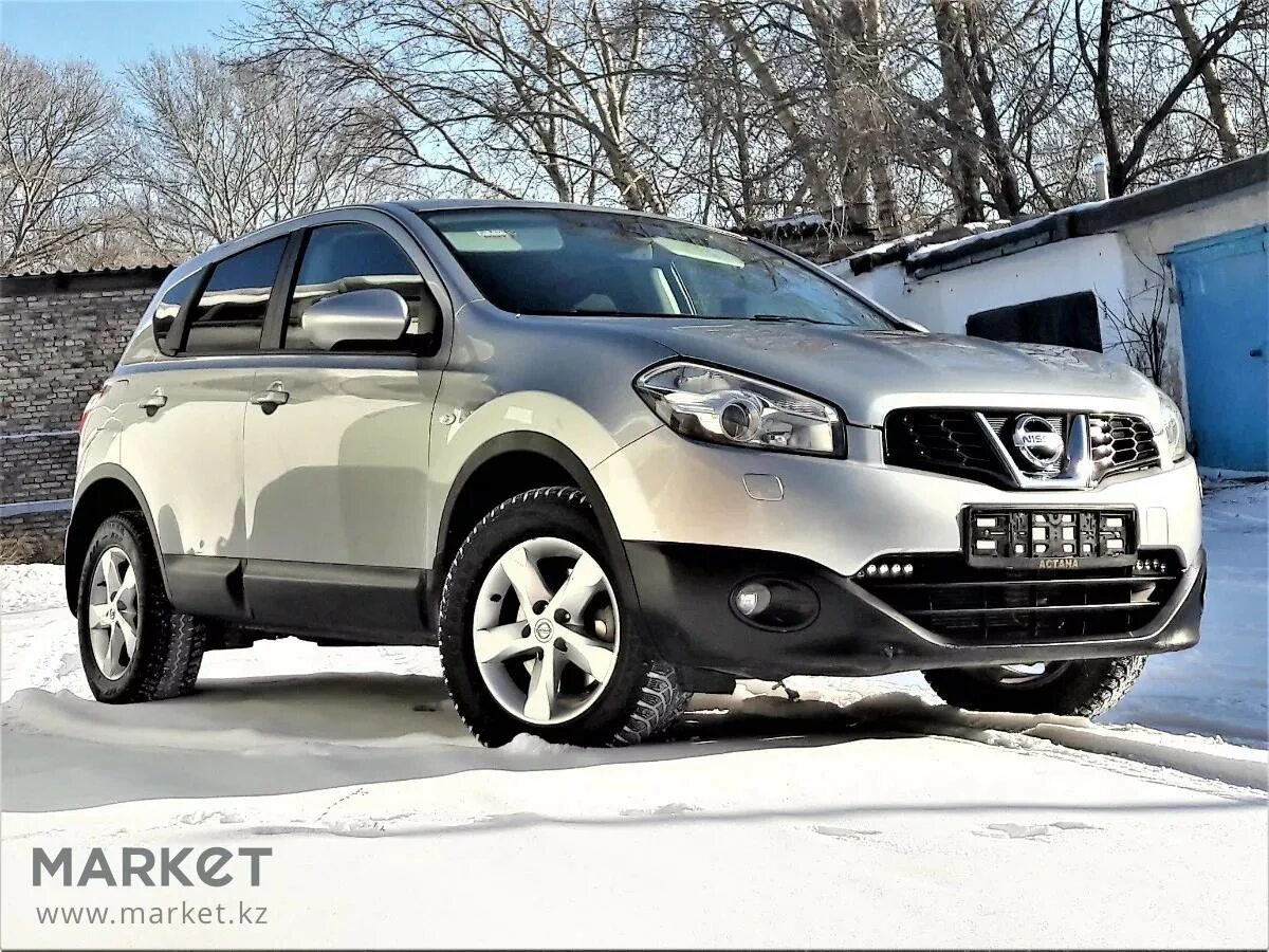 Ниссан кашкай полный привод. Nissan qashqai 2013. ниссан кашкай 2013г. ниссан кашкай 2013 года. ниссан кашкай н 986 ов 2013.