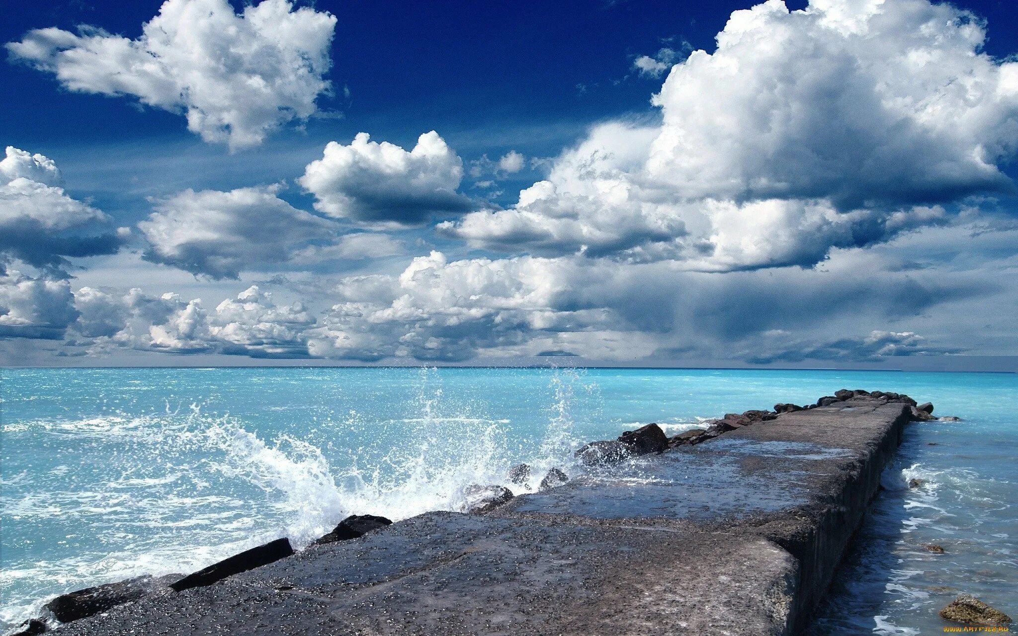 Вода первый горизонт. Море и небо. Побережье океана. Природа море.