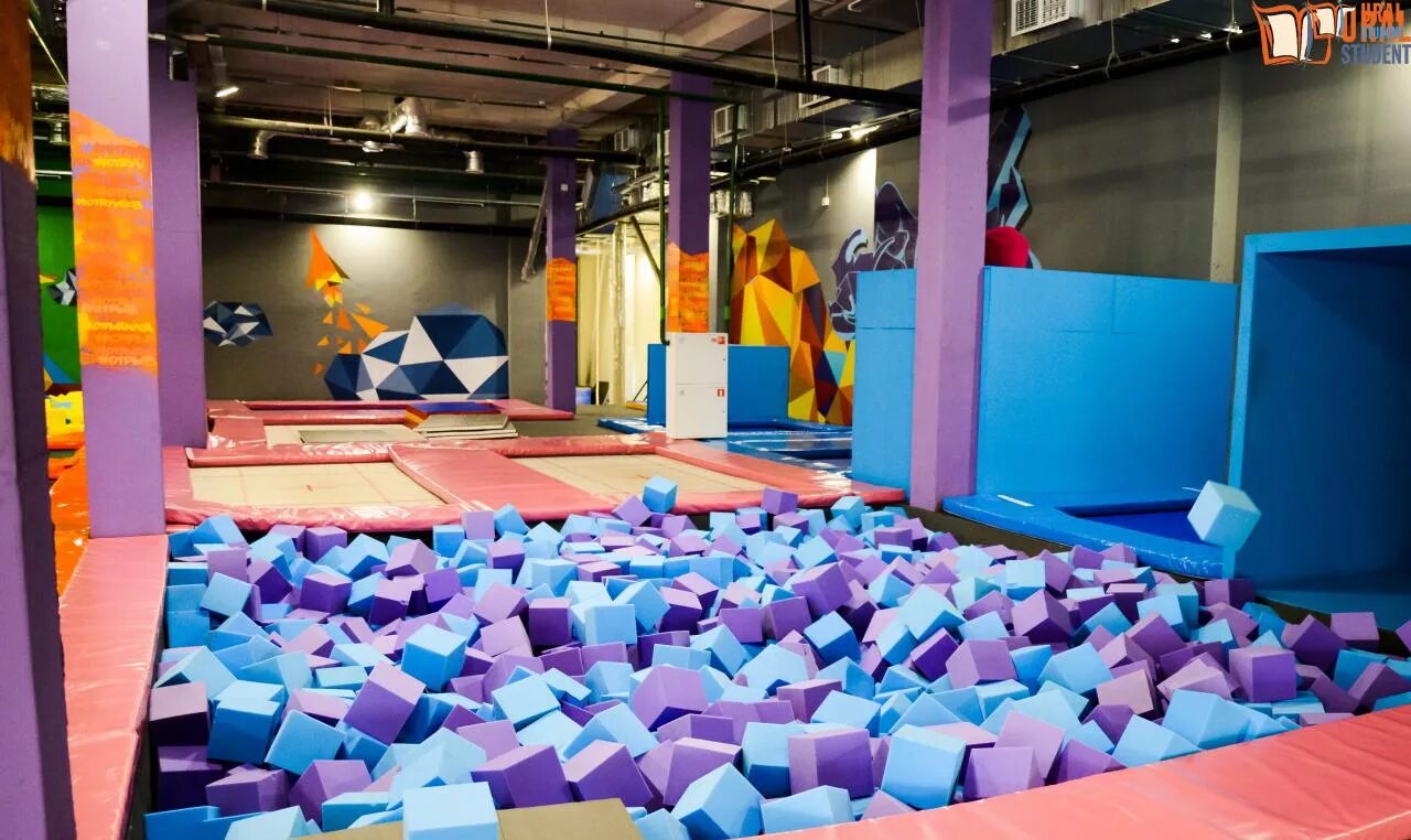 Мадагаскар чебоксары батутный парк. Батуты екатеринбург парк радуга парк. Батутный парк отрыв щербакова 2 к. Екб батутный центр. Батутный парк щербакова 2.