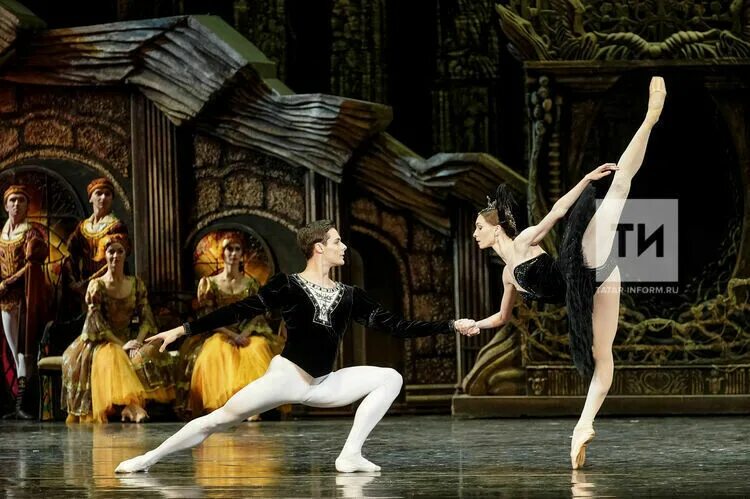 Большой театр москва лебединое озеро. Лебединое озеро большой театр. Герои балета лебединое озеро. Лебединое озеро балет большой театр. Балет лебединое озеро.