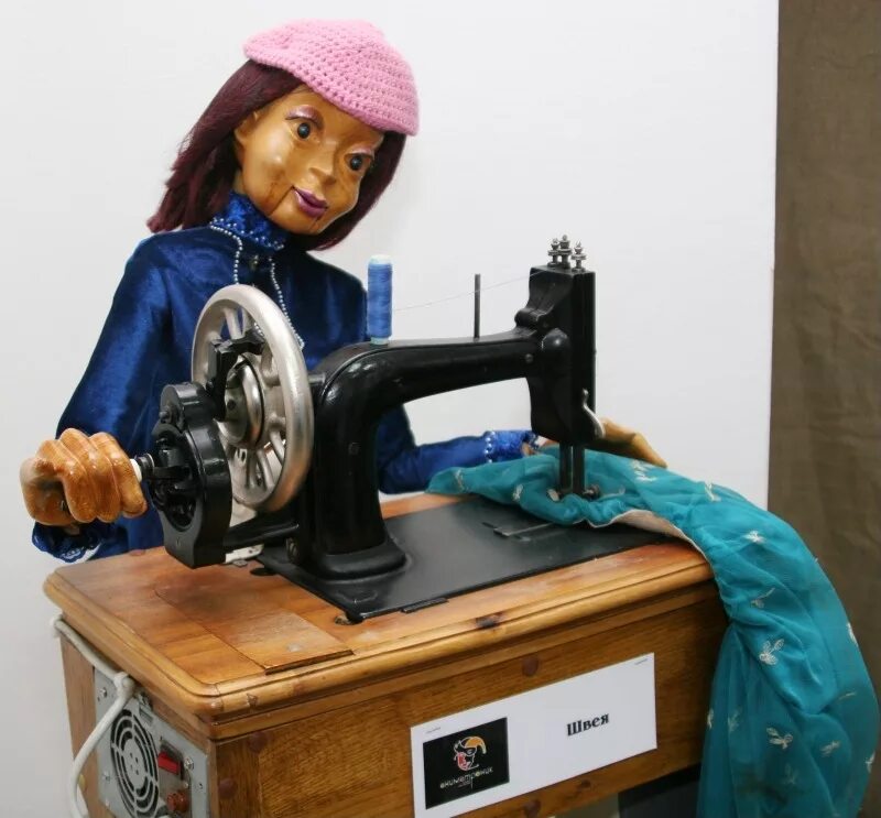 технолог швейного производства. швейный цех. швейная фотосессия. швейная машинка для пошива сумок. швейные машинки и швейный фабрики.