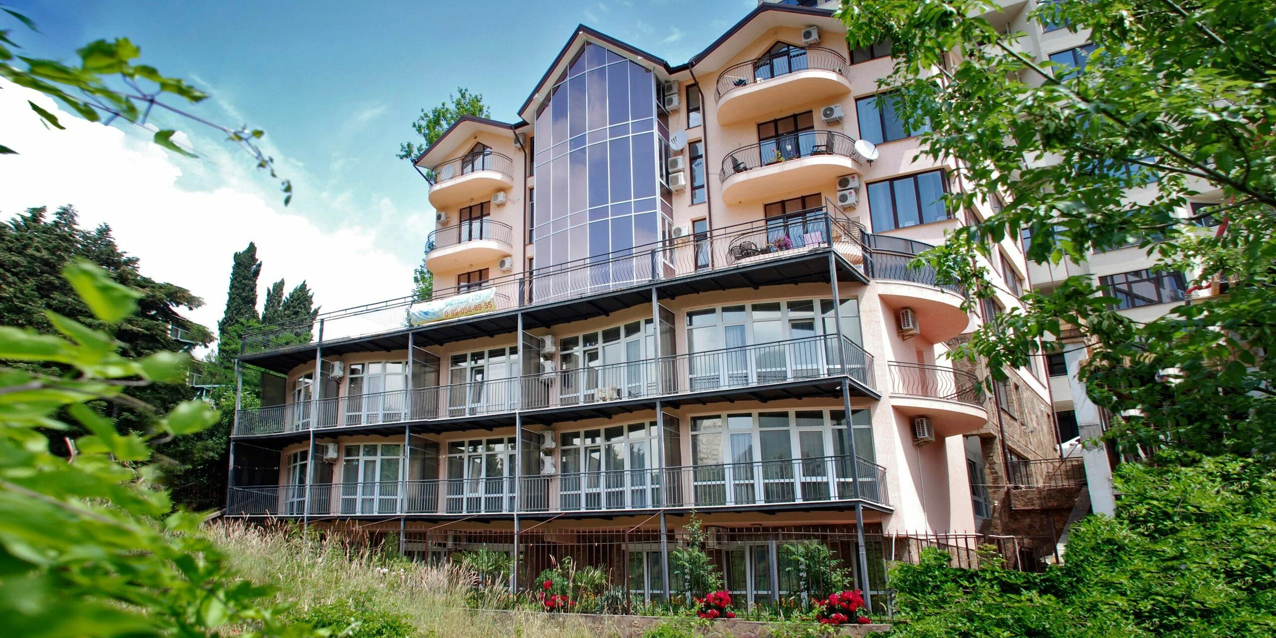 Сайт отеля фламинго партенит. Фламинго партенит гостевой дом. Алушта партенит отель фламинго. Фламинго партенит гостевой дом. Фламинго партенит гостевой дом.