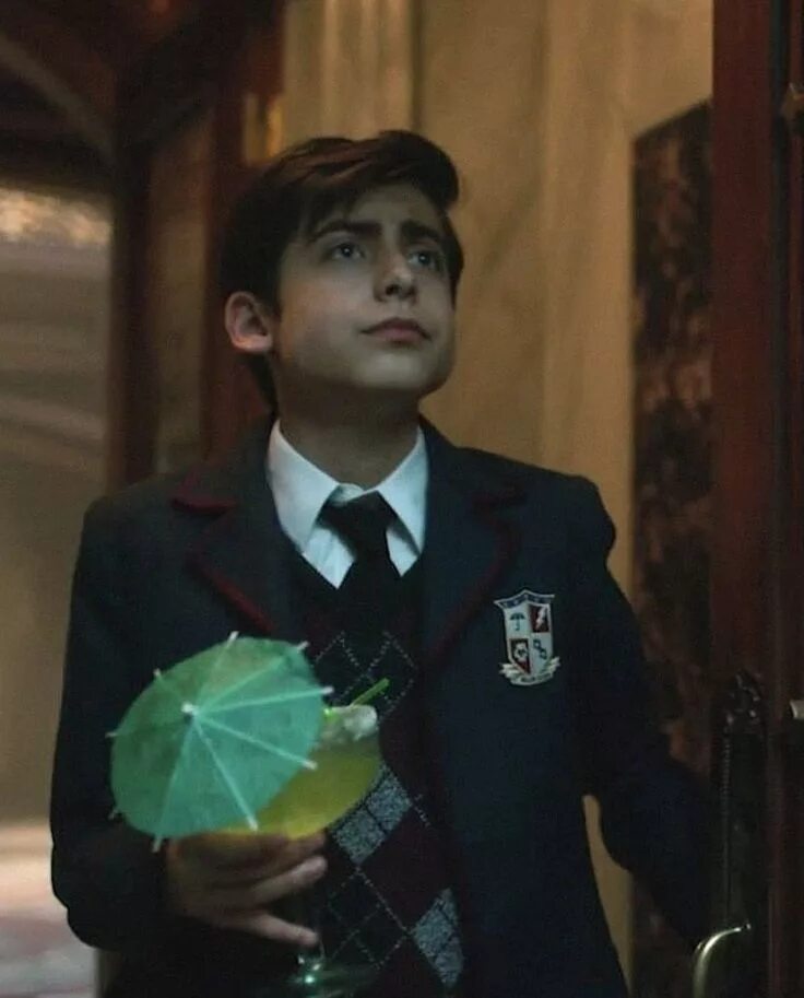 The Umbrella Academ Official Trailer Netflix - YouTube