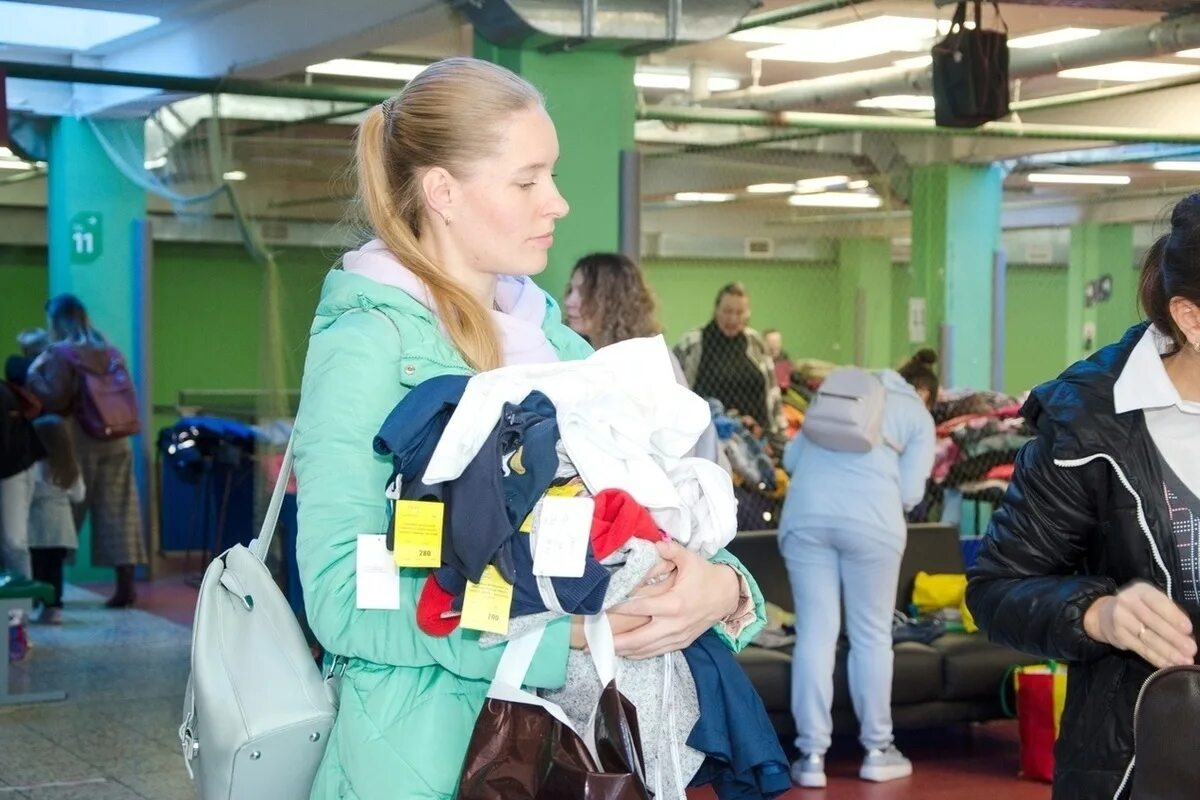 Помощь беженцам. Благотворительная ярмарка. Прием вещей на вес за деньги нахабино. Вещи в добрые руки. Секонд хенд бытовой техники калуга.
