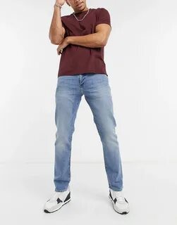 Levis tapered
