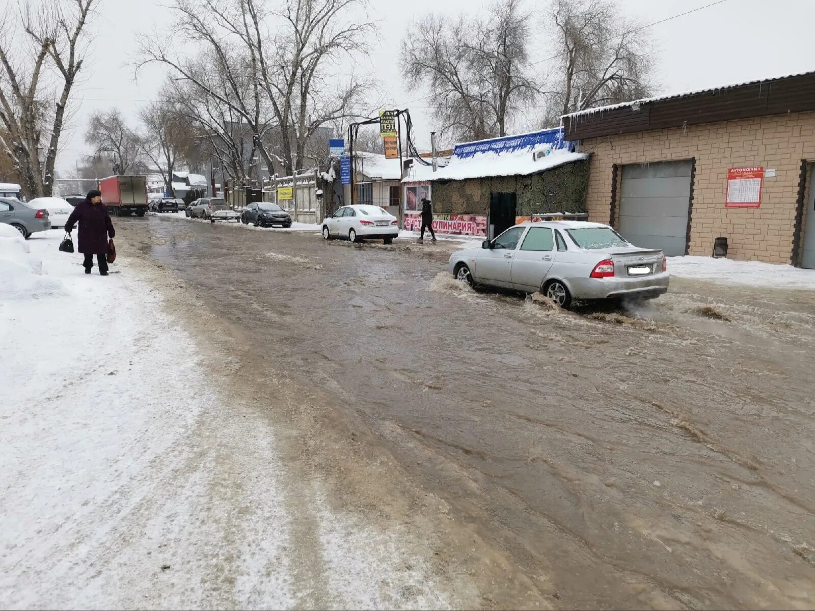 Самару затопило сегодня. Потоп в самаре. Самара потоп. Потоп самара советская улица 61. Потоп в самаре.