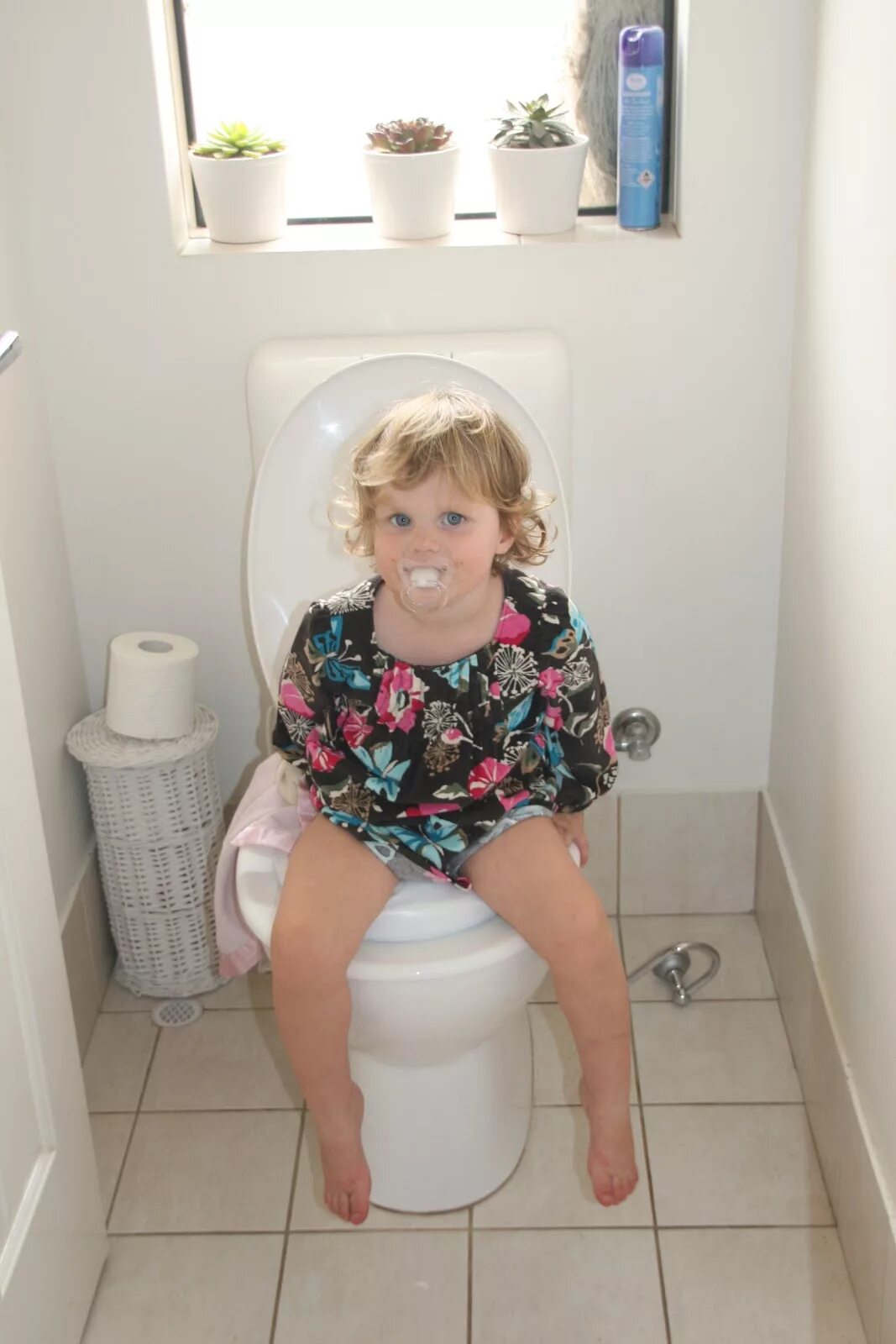 Daughter piss. Potty 2012. Potty пипи. Девочка Potty. Девчачий туалет.