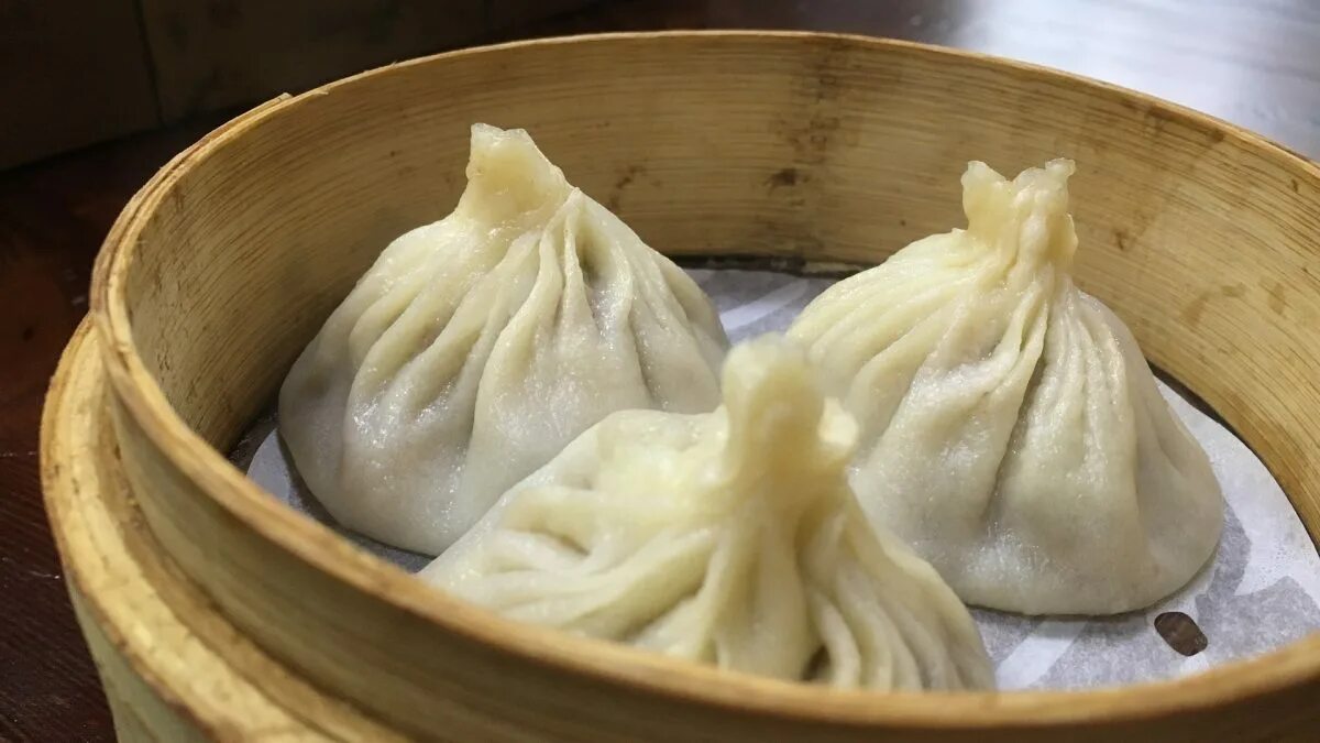 Пельмени цзяоцзы. Китайская пельменная. Jiaozi | цзяоцзы. Китайские пельмени дамплинги. Китайские пельмени цзяоцзы.