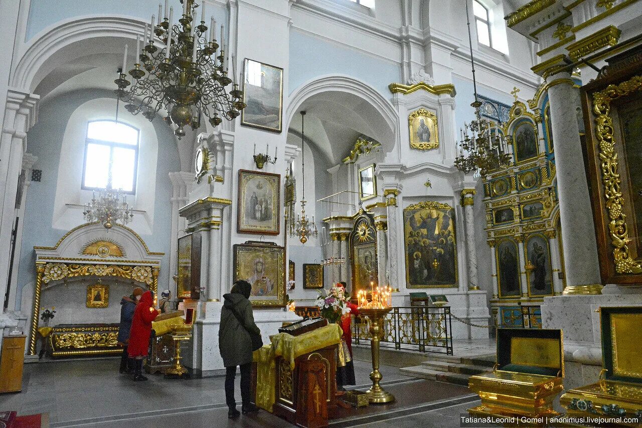 Служба в кафедральном соборе минска. Свято троицкий собор алапаевск богослужения. Служба в кафедральном соборе минска. Кафедральный собор сошествия святого духа. Кафедральный собор в смоленске, двор.