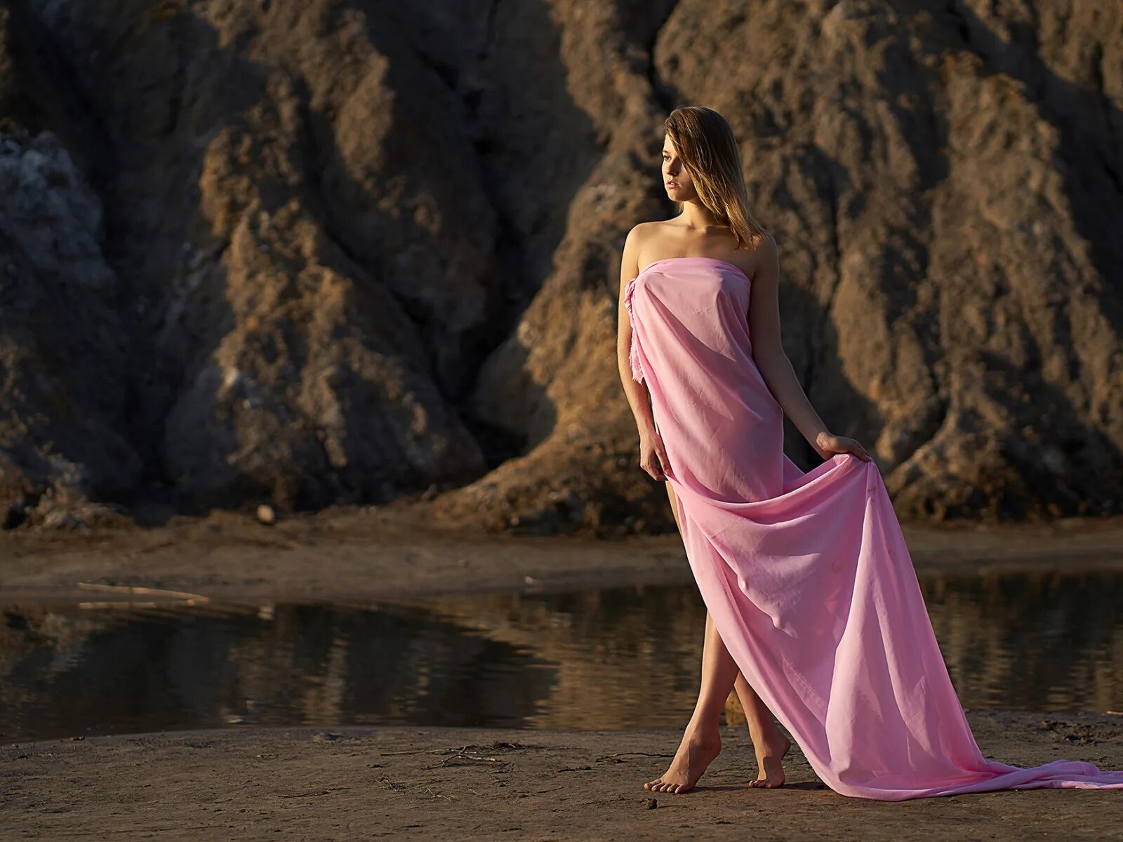 Шатенка на природе голые плечи. Фотомодели в бикини горячие. Barbara palvin lancaster. Скале модель. Максим густарев фотограф.