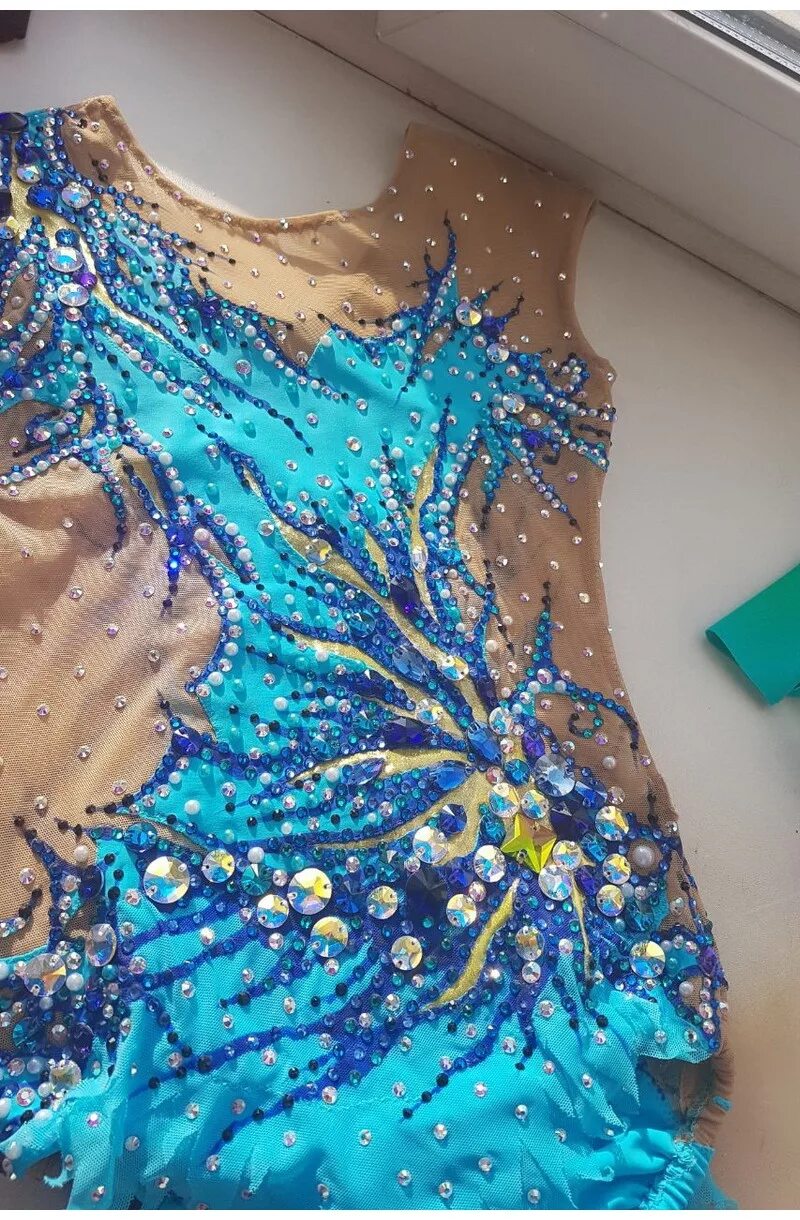 стразы на купальник для художественной гимнастики. какие стразы для купальников художественной гимнастики. расшивка гимнастического купальника. украшение гимнастического купальника стразами. какие стразы для купальников художественной гимнастики.