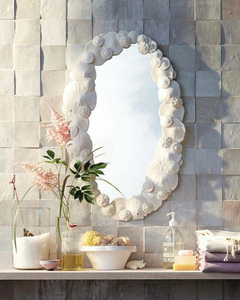 Как можно использовать зеркало. Декор зеркала. Декор зеркала в ванной комнате. Украсить зеркало ракушками. Ракушки в декоре интерьера.