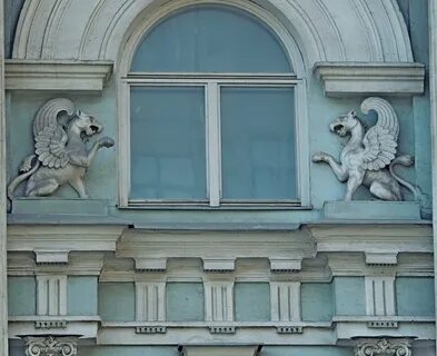 Дом со львами