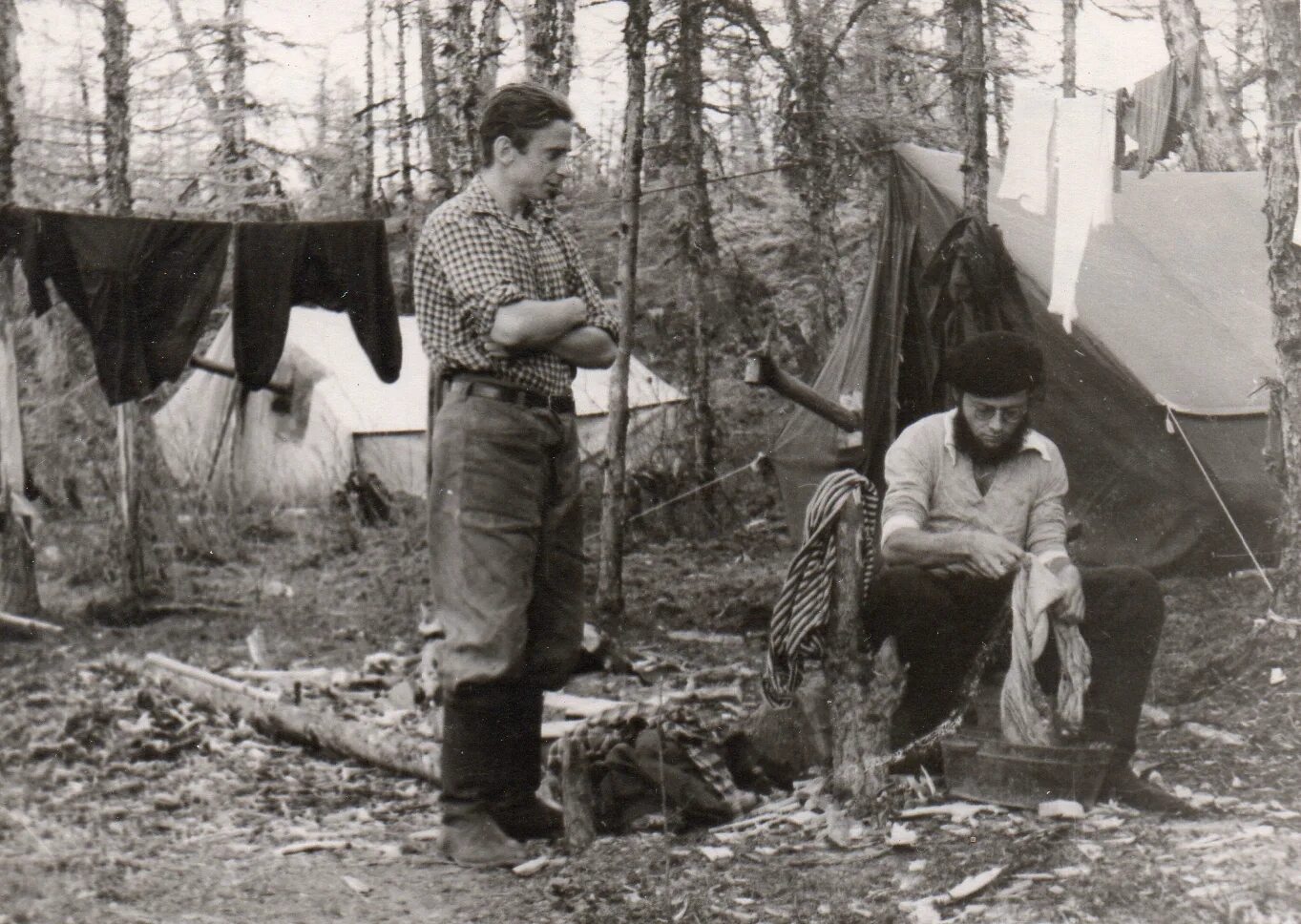 Геологическая экспедиция. Полевой геолог. Рысья гора рускеала. Геологоразведочная экспедиция. Современный геолог.