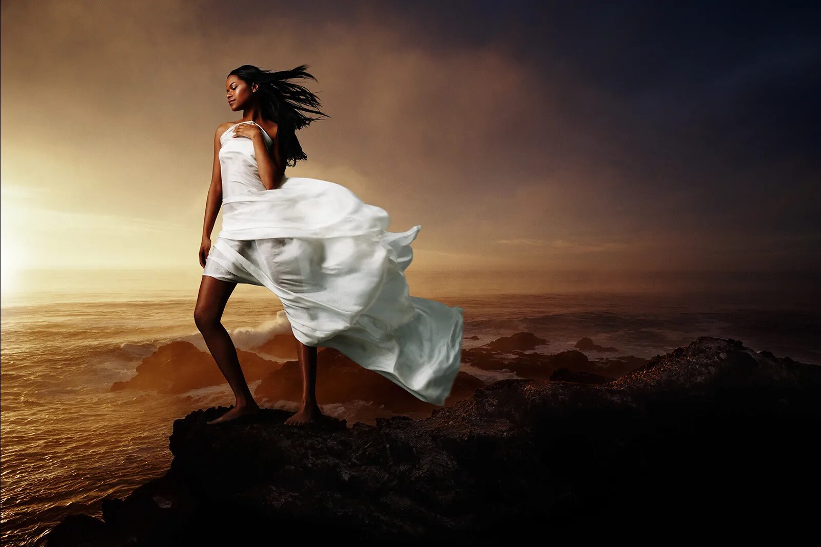 Девушка на ветру. Развивающаяся ткань на ветру. На ветру белое платье. Девушка в платье на ветру на скале.