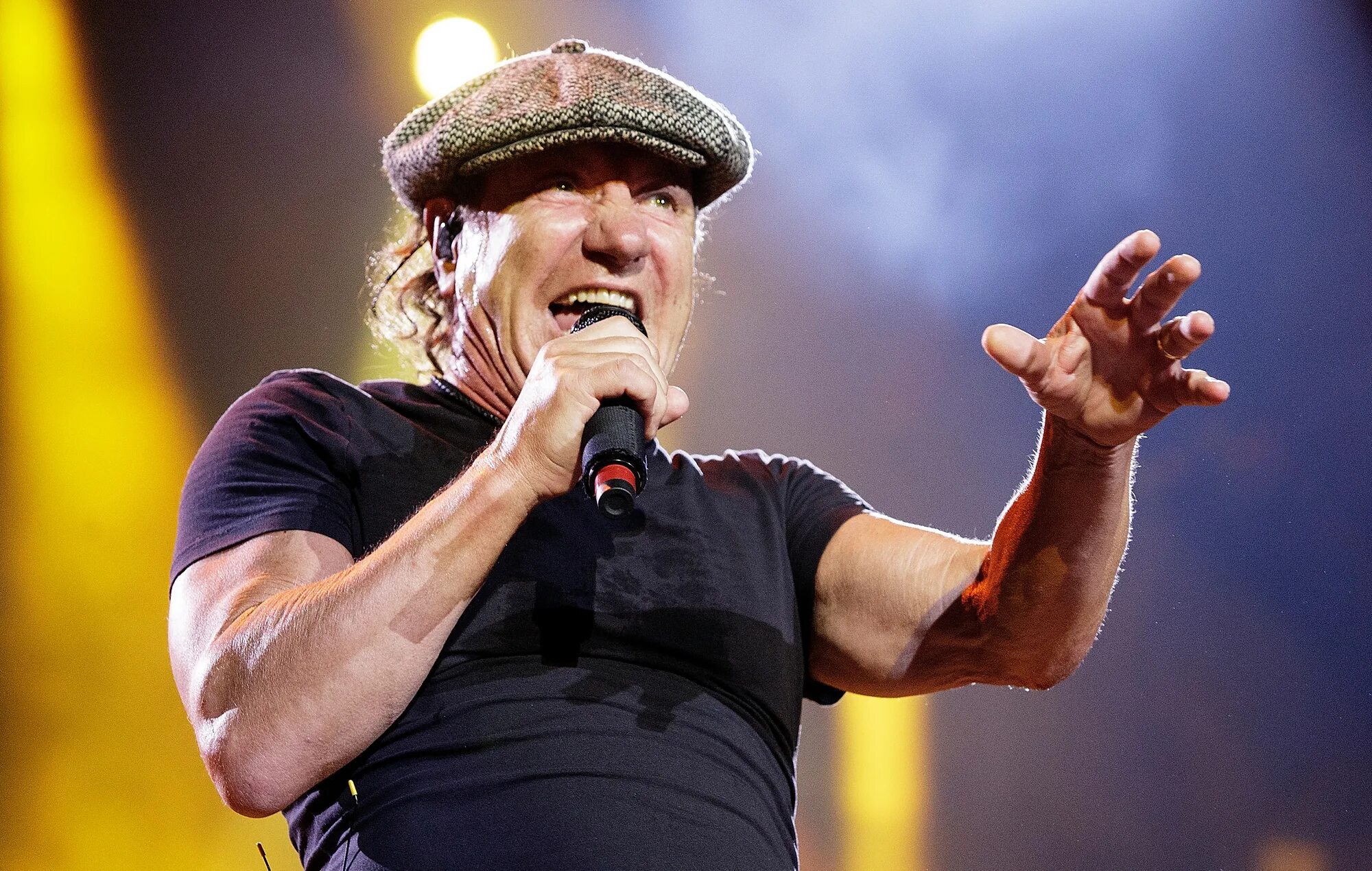 Брайан Джонсон. Брайан Джонсон AC/DC. Солист AC DC. Вокалист Брайан Джонсон.