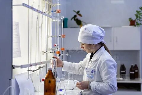 Лаборант готовил препарат