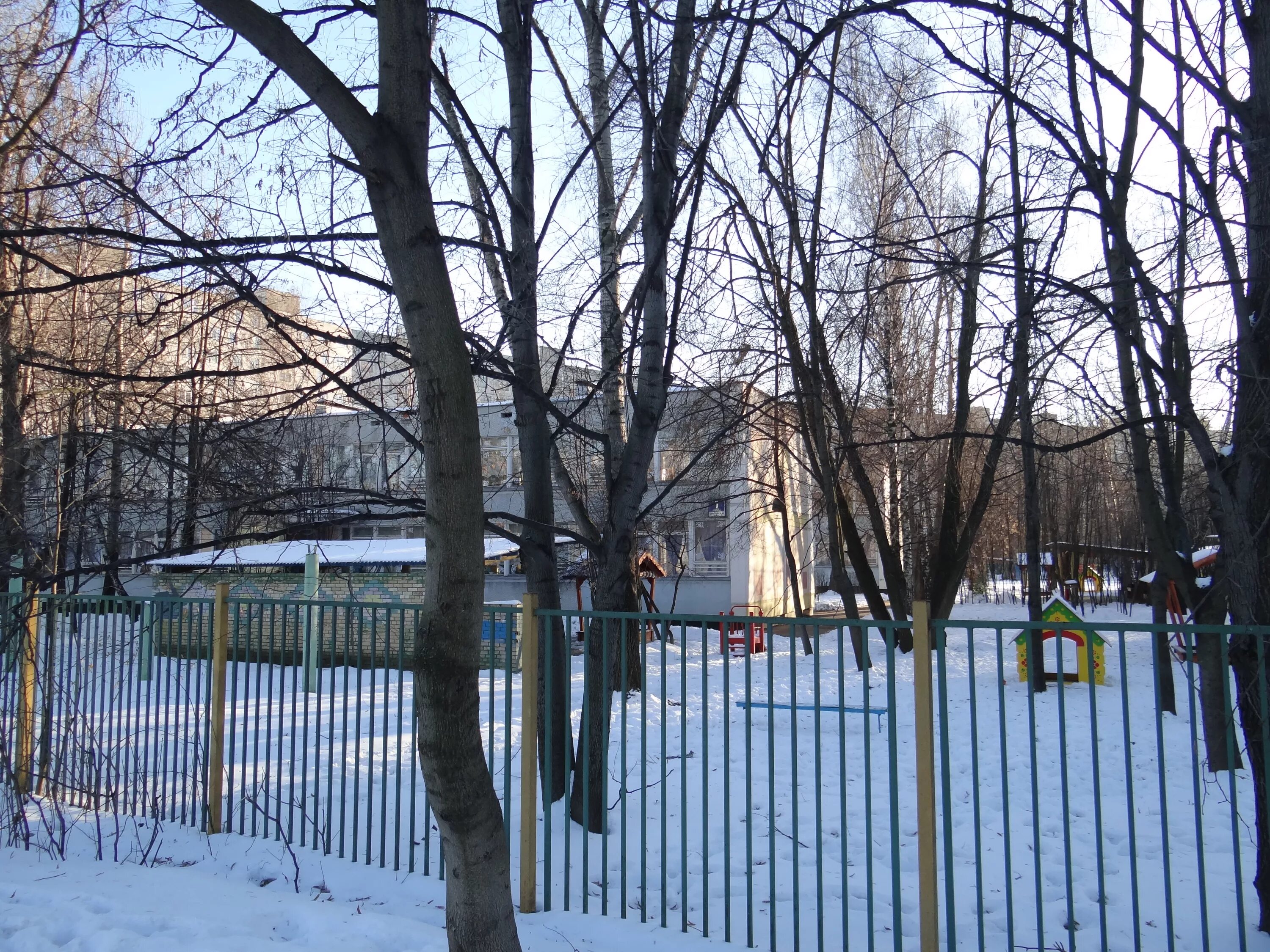 Сад юао. Парк в бирюлево западное востряковский. Сад юао. Бирюлево яблоневый сад беседки. Сокольники деревья.