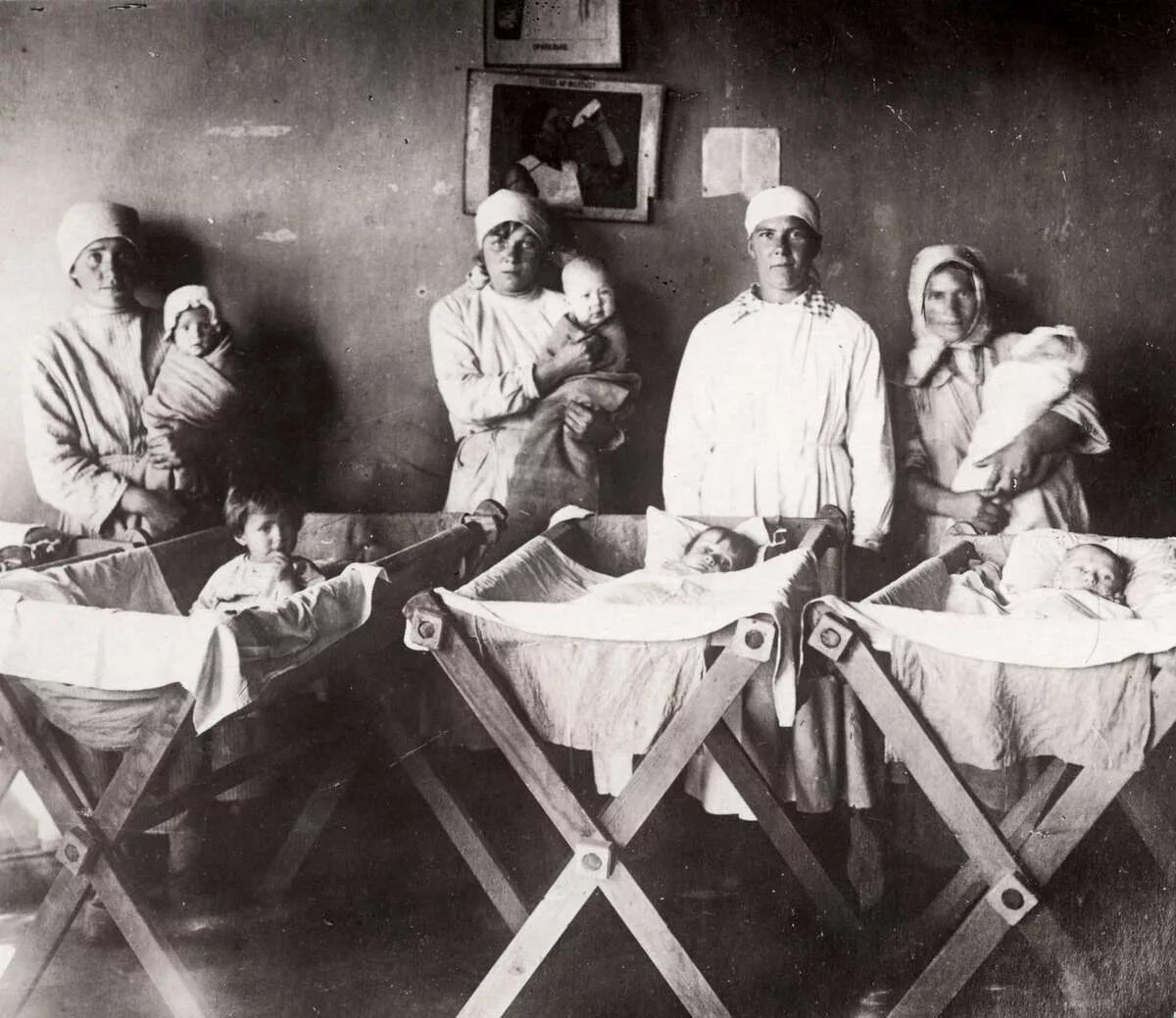 Первые больницы для детей. Жертвы голода в Поволжье 1921. Голод в Поволжье в 1920 е годы.