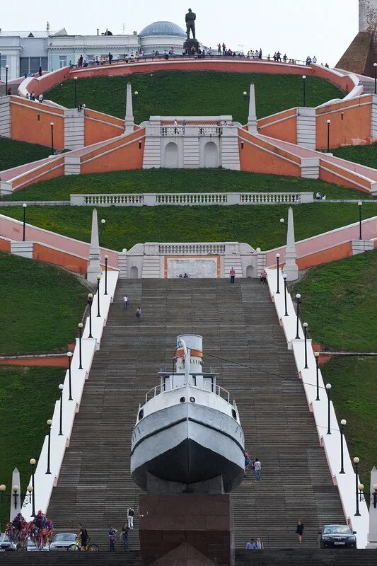 Чкаловская лестница в нижнем новгороде сколько ступеней. Чкаловская лестница Нижний. Чкаловская лестница Чкалов памятник. Чкаловская лестница нижн й Новгород. Чкаловская лестница Нижний Новгород ступени.