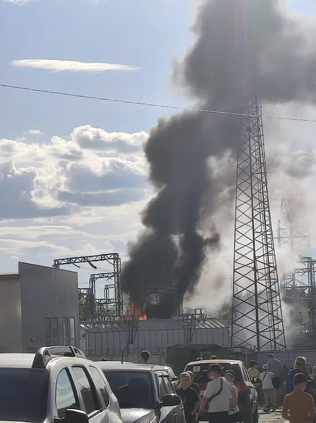 Пожар на подстанции в Кирове. Сгоревшая подстанция. Пожар в городе. Горит подстанция