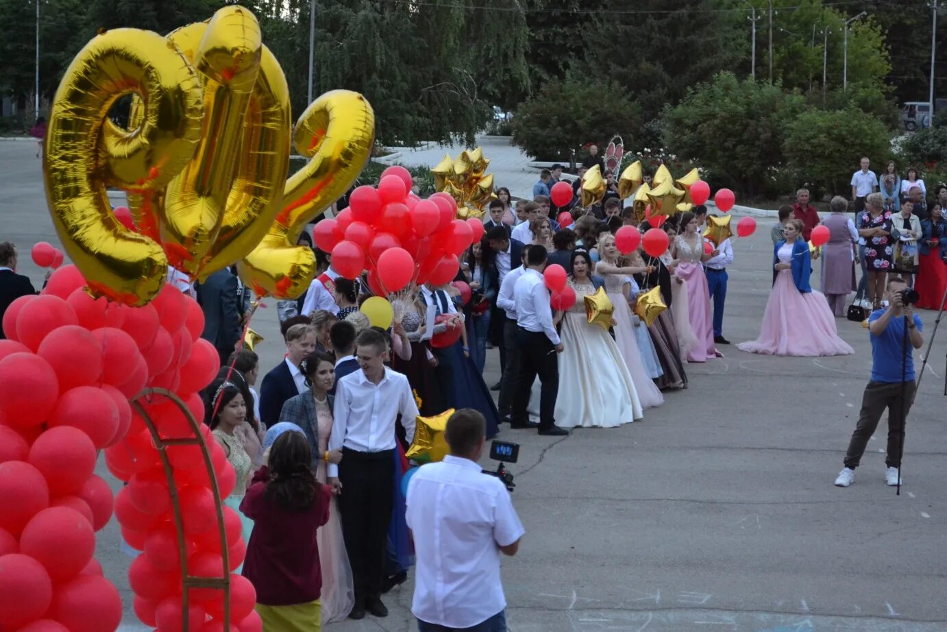 Прогноз погоды ершов на 10 дней. С днем города Ершов. Город Ершов дом культуры. Выпускной 1 школа Ершов. Цветы в Ершове Саратовской области.