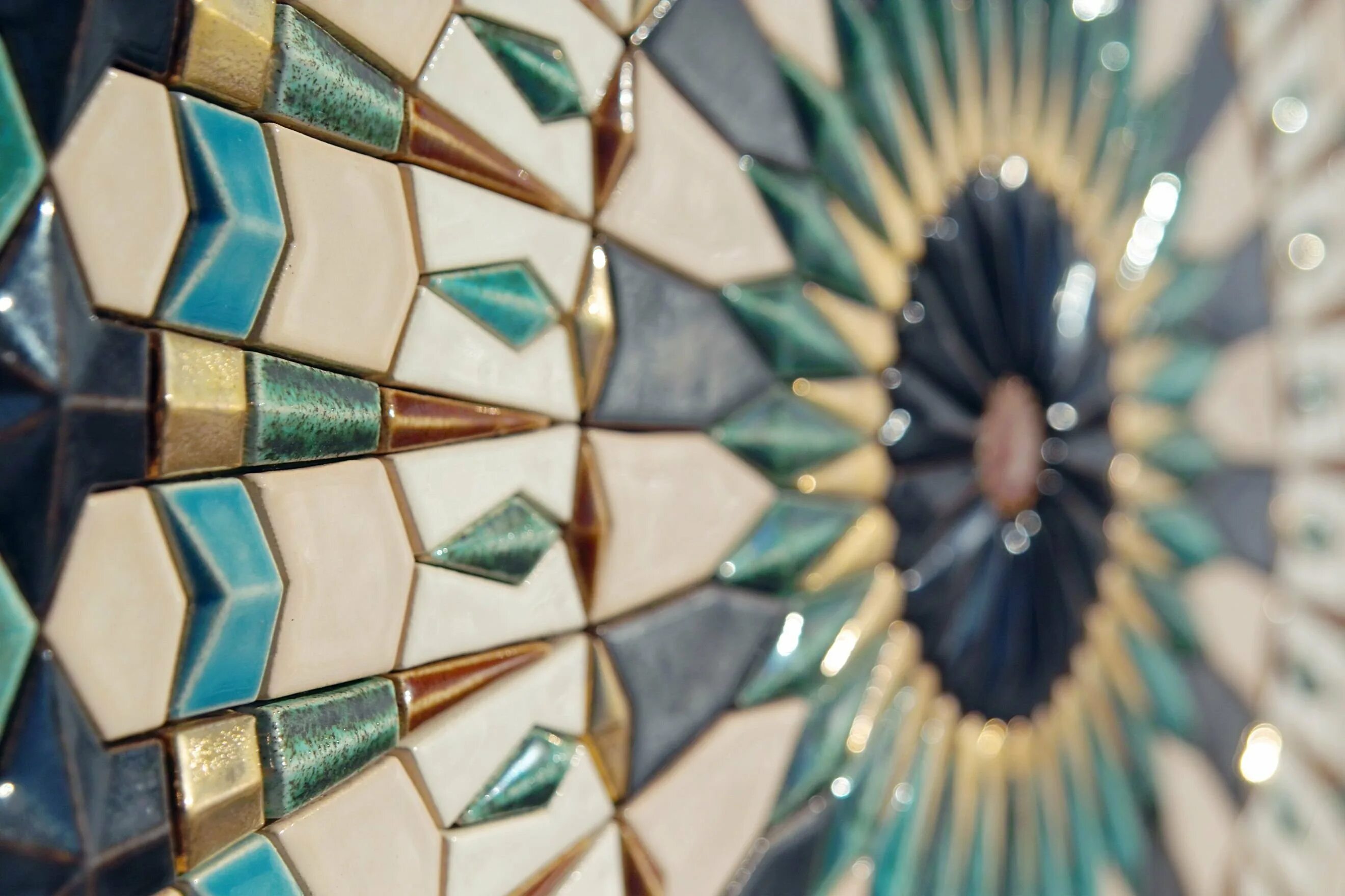 Керамические мозаики. Мозаика цветущая яблоня. Мозаичное панно артишок. Витражная калька. Разноцветная мозаика.