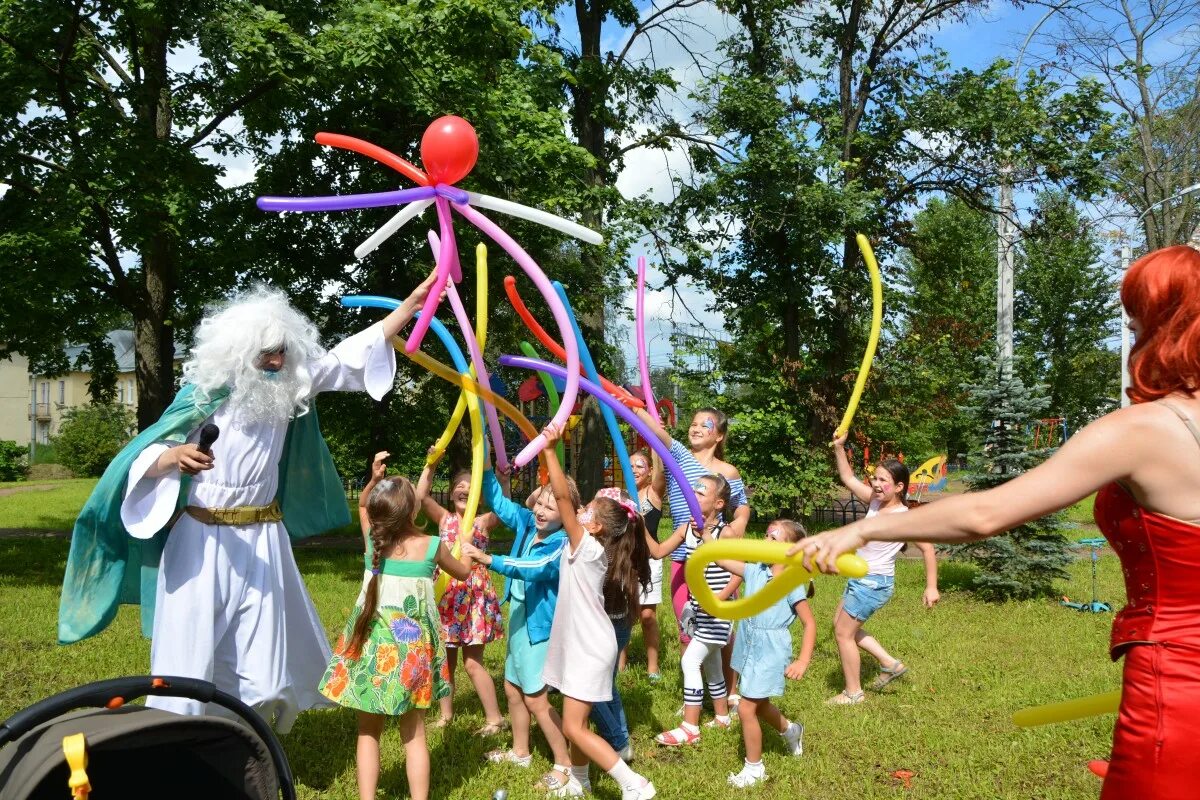 Праздник Нептуна в детском саду. Праздник Нептуна в лагере. Детский праздник день Нептуна. День Нептуна в детском саду костюмы. Сценки в лагере