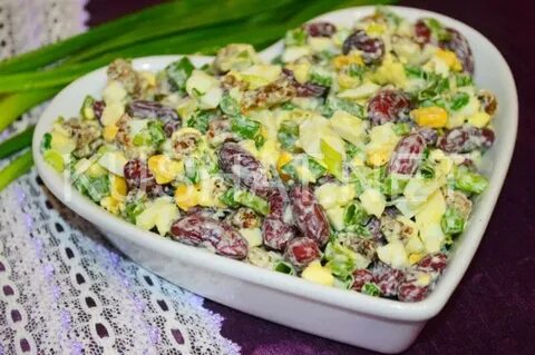 Фасоль кукуруза сухарики чеснок сыр