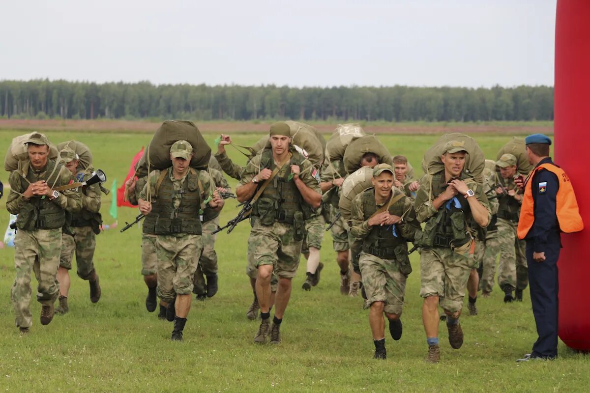 Марш бросок на 10 км. Марш бросок ВДВ. Военный взвод. Взвод в армии. После взвода