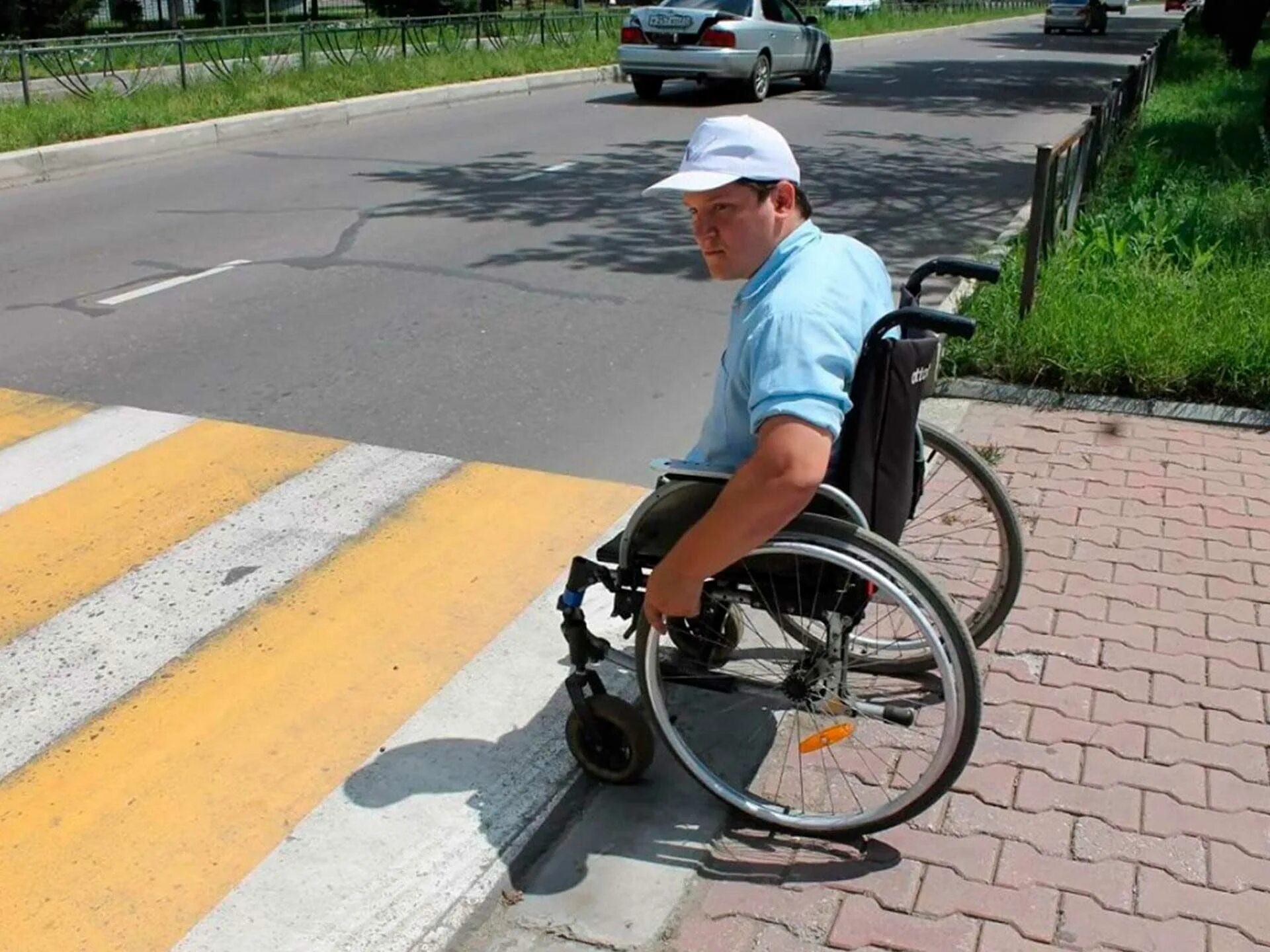 Изменения для инвалидов в 2024. Доступность для инвалидов. Инфраструктура для инвалидов. Доступная среда для инвалидов колясочников. Тротуар для инвалидов.