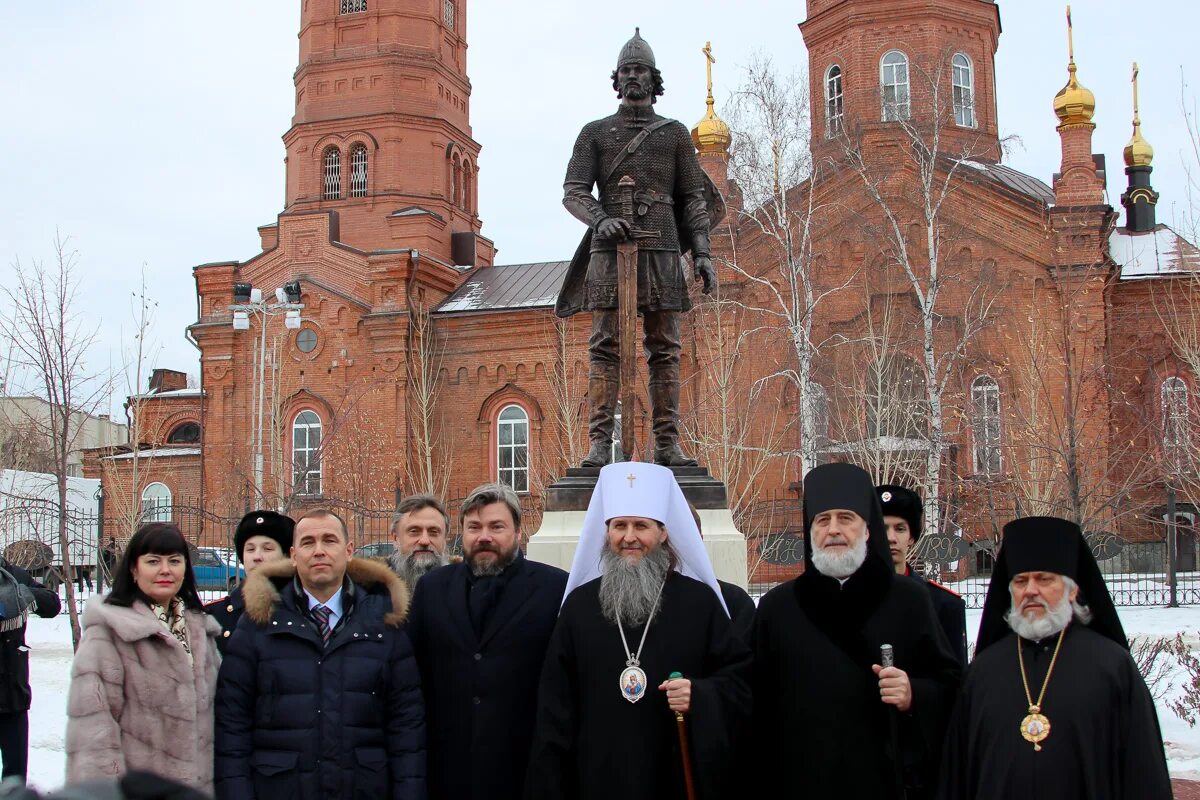 Открыть приход. Памятник Александру Невскому в Кургане.