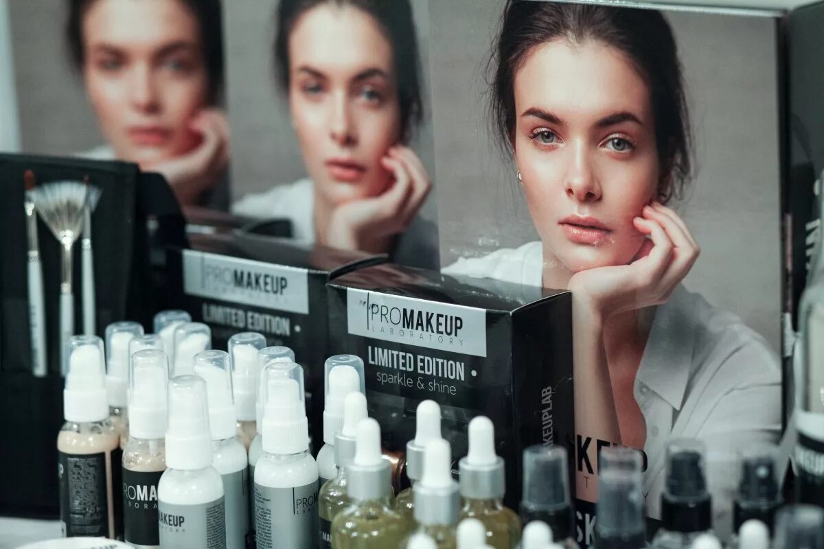 Promakeup. Косметика promakeup laboratory. про мейкап лаборатория. сыворотка для лица про мейкап лаборатория. база под макияж про мейкап лаб.