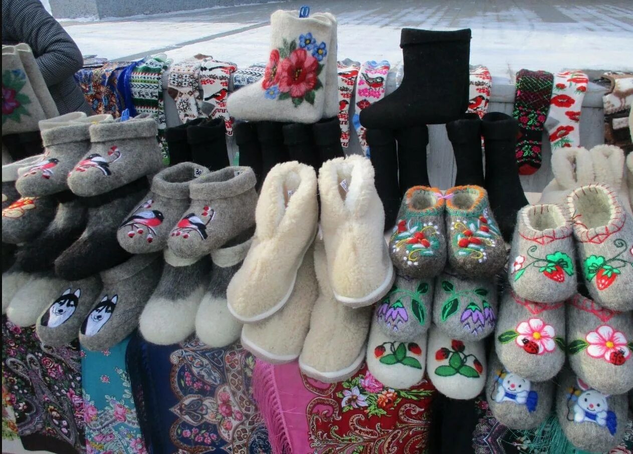 Модные валенки. Алтай валенки мамонтовские. Музей русские валенки в москве. Валенки женские. Валенки город.