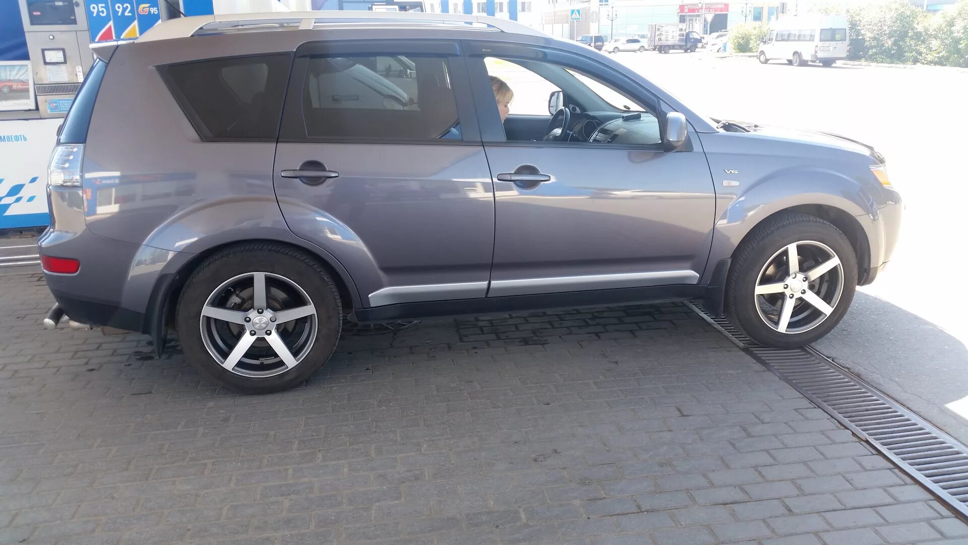 Диски литые r18 аутлендер. Mitsubishi outlander xl диски r18. outlander xl r18. аутлендер xl et30 r18. r18 на аутлендер xl.